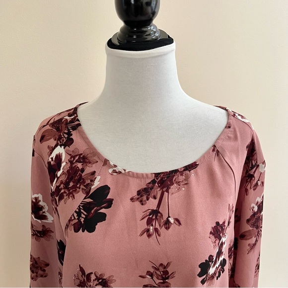 Cleo~Blouse~Size XL Petites~Purple~Floral Pattern - Picture 3 of 12